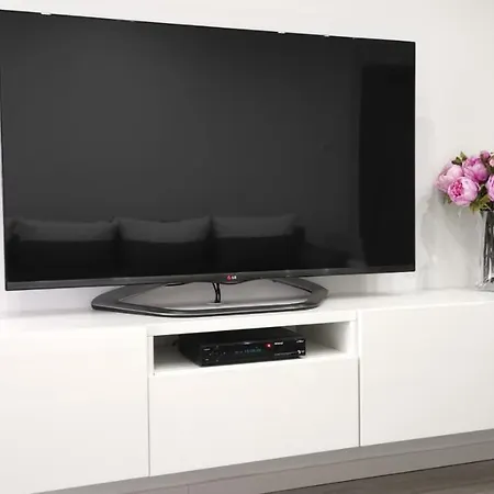 Marilyn Prijemny 3 Izbovy V Raci Raca