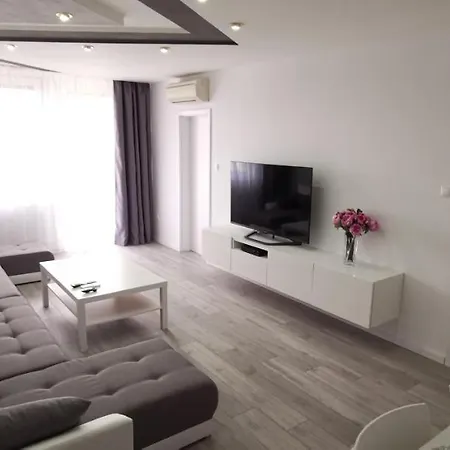 Marilyn Prijemny 3 Izbovy V Raci Raca