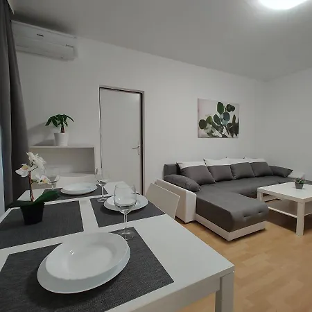 Marilyn Prijemny 3 Izbovy V Raci Appartement