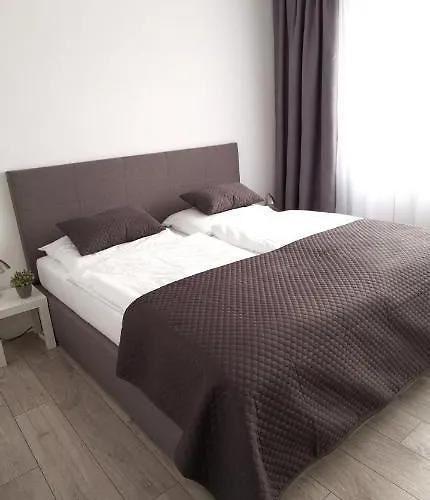 Marilyn Prijemny 3 Izbovy V Raci Apartmán *