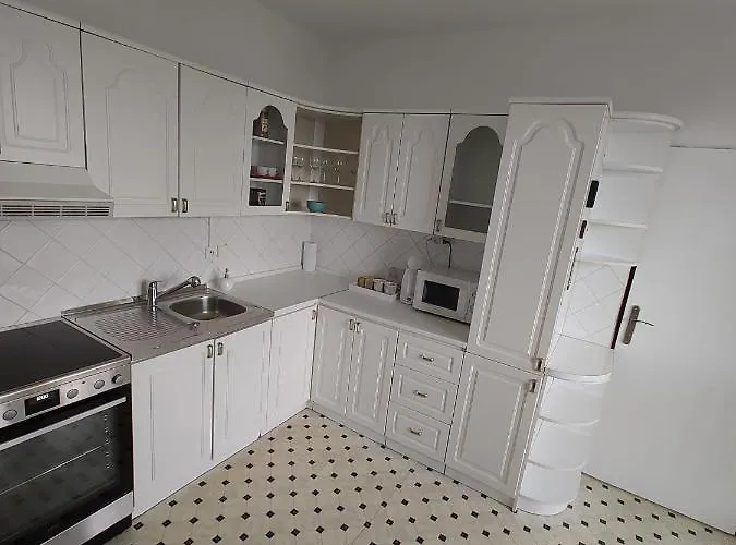 Marilyn Prijemny 3 Izbovy V Raci Apartmán