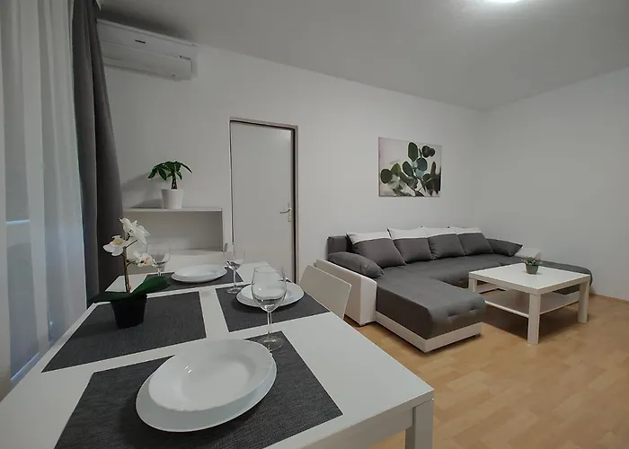 Marilyn Prijemny 3 Izbovy V Raci Apartmán