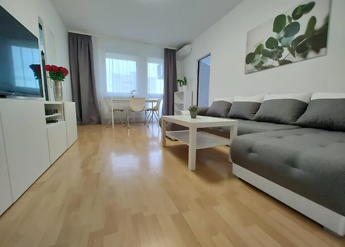 Marilyn Prijemny 3 Izbovy V Raci Apartmán