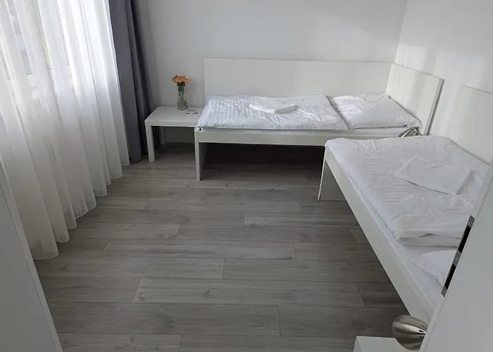 Marilyn Prijemny 3 Izbovy V Raci Apartmán